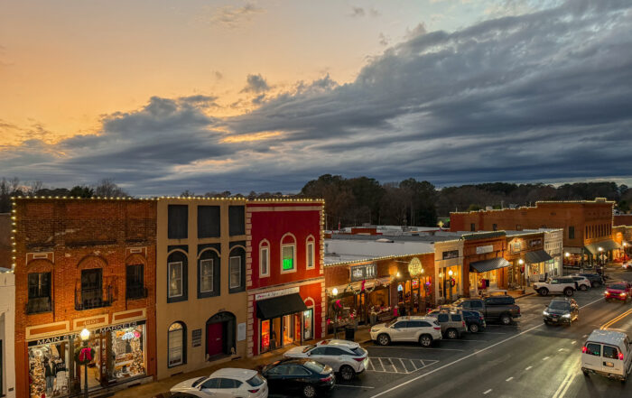 As the sun sets on Acworth's small-town main street, the illuminated storefronts invite you in, offering warmth against the cloudy sky. With parked cars lining the street, pop in and discover 6 Winter Combos for Fresh Food + a Good Mood to brighten your evening.